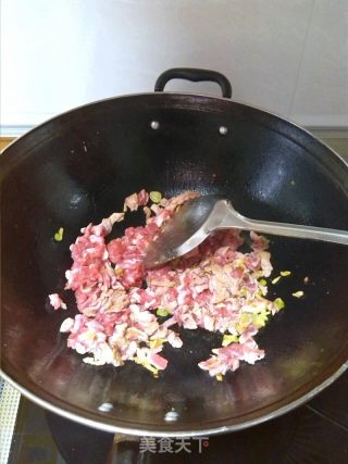 鲜香润口黄金蛋炒饭的做法步骤：3