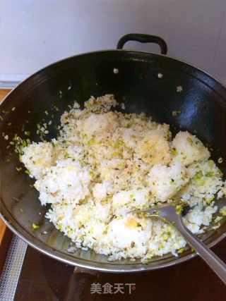 鲜香润口黄金蛋炒饭的做法步骤：6
