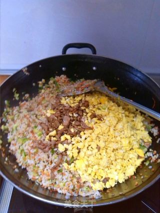 鲜香润口黄金蛋炒饭的做法步骤：8
