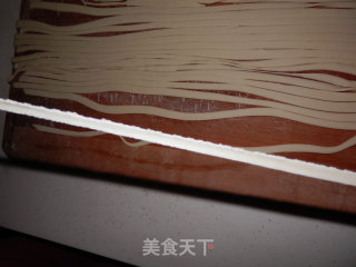 手工抻面的做法步骤：10