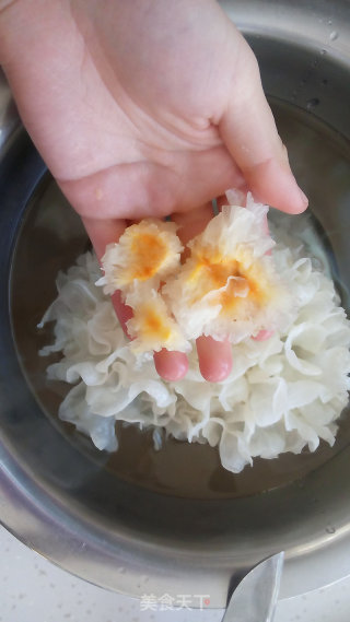 银耳汤的做法步骤：3