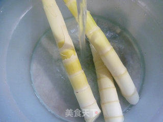大豆蛋白烧雷笋的做法步骤：2