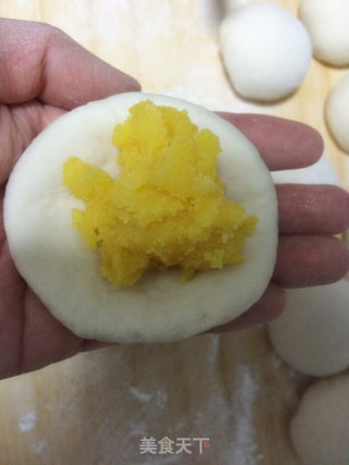 自制美味绵香奶黄包的做法步骤：10