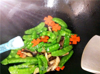 冬菇蚝香荷兰豆的做法步骤：9