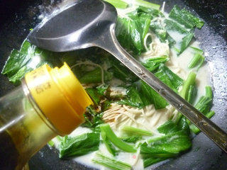 豆浆油菜蕻煮面的做法步骤：6