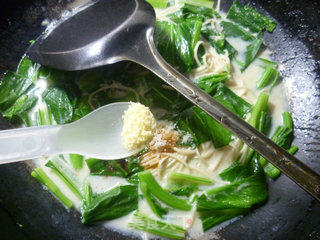 豆浆油菜蕻煮面的做法步骤：8