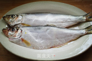 极致鲜香 煎焖鲞鱼的做法步骤：1