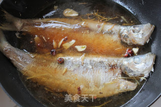 极致鲜香 煎焖鲞鱼的做法步骤：3