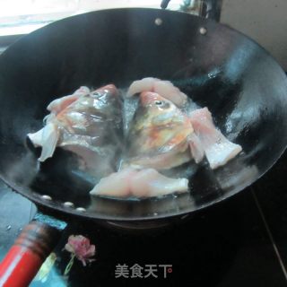 胖鱼头煮粉丝的做法步骤：4
