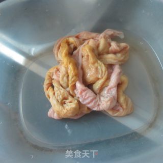 酸辣小肠丝的做法步骤：1