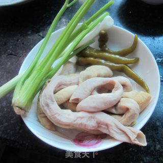 酸辣小肠丝的做法步骤：2