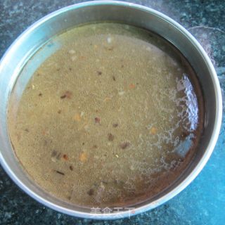 卤鸭骨架---葱香味的做法步骤：3