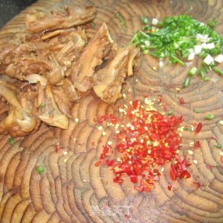 卤鸭骨架---葱香味的做法步骤：7