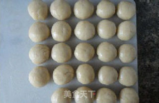 蛋黄酥的做法步骤：11