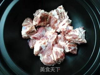 萝卜猪骨汤的做法步骤：1