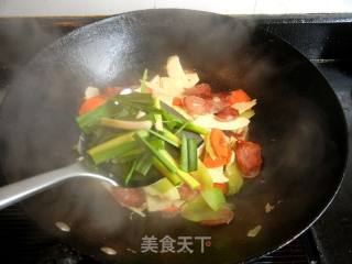 冬笋炒香肠的做法步骤：11