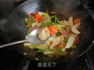 冬笋炒香肠的做法步骤：12