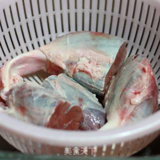 节日餐桌上不可缺少的美味-----酱卤牛肉的做法步骤：2