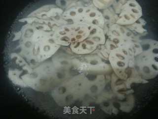 辣酱炒莲藕的做法步骤：4