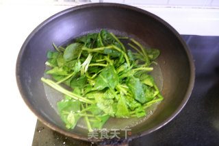 牛肉菠菜面的做法步骤：1