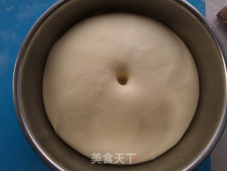 烫种玫瑰酱甜包的做法步骤：3