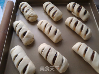 烫种玫瑰酱甜包的做法步骤：9