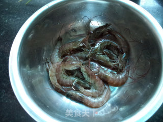 米椒蒜爆虾的做法步骤：1