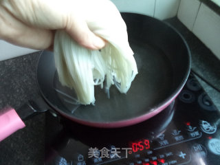 炸酱水晶粉丝的做法步骤：3