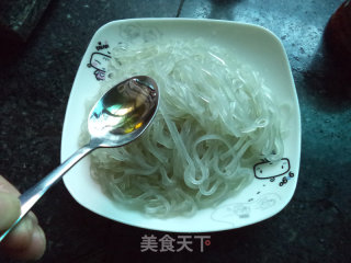 炸酱水晶粉丝的做法步骤：7