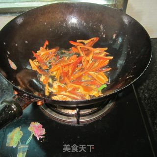 西芹鱿鱼须的做法步骤：3