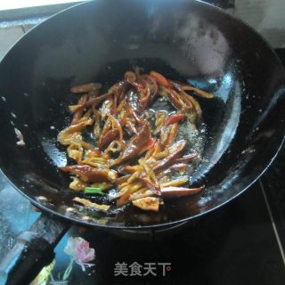 西芹鱿鱼须的做法步骤：4