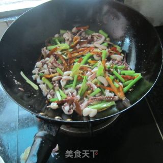 西芹鱿鱼须的做法步骤：8