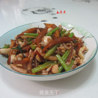 西芹鱿鱼须的做法步骤：11