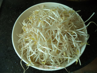豆芽菜水煮鱼的做法步骤：1