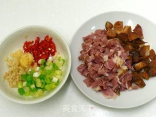 腊味干煸四季豆 ♥ 腊肉不只是年菜5的做法步骤：1