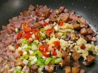 腊味干煸四季豆 ♥ 腊肉不只是年菜5的做法步骤：5