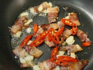 蒜苔腊肉 ♥腊肉不只是年菜6的做法步骤：5