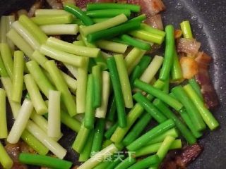 蒜苔腊肉 ♥腊肉不只是年菜6的做法步骤：6