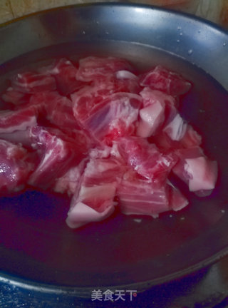 柚皮粉提香的红烧羊肉的做法步骤：2