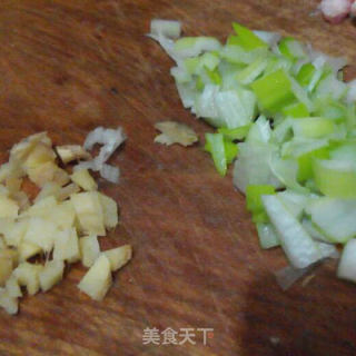 青椒炒肉的做法步骤：2
