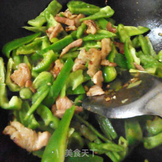 青椒炒肉的做法步骤：4
