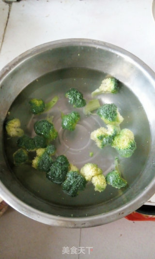 宝宝辅食-西兰花米糊的做法步骤：2