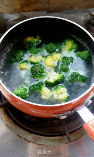 宝宝辅食-西兰花米糊的做法步骤：3