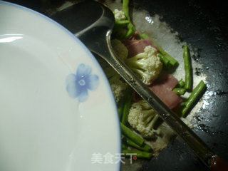 培根梅豆炒花菜的做法步骤：5