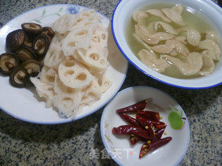 香菇大豆蛋白炒莲藕的做法步骤：1