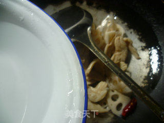 香菇大豆蛋白炒莲藕的做法步骤：4