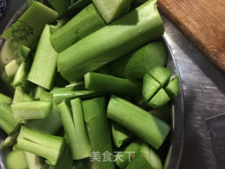 芥蓝炒腊肠----家常快手菜的做法步骤：2