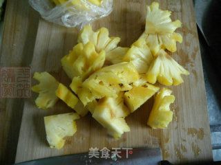 菠萝罐头的做法步骤：1