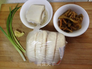 榨菜肉末火烧的做法步骤：1
