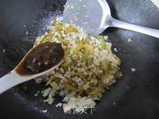 榨菜肉末火烧的做法步骤：7